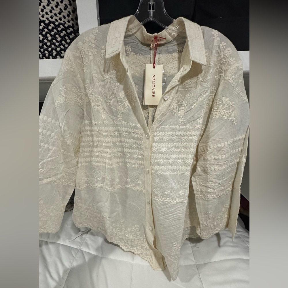 Solitaire Ivory Floral Lace Top